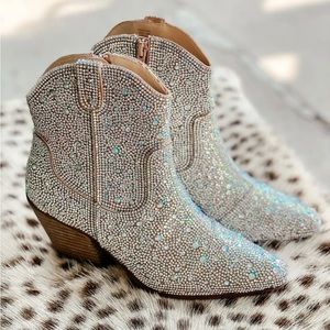 Matisse Harlow clear stone 7.5 booties